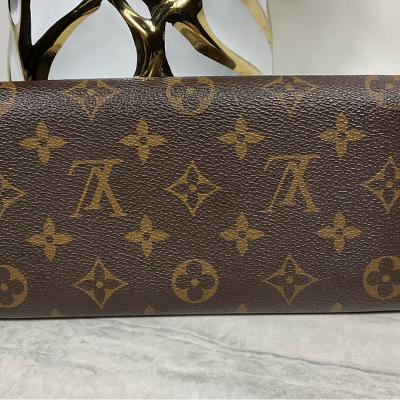 Sold Louis Vuitton Sarah Wallet Monogram - Picture 2 of 14